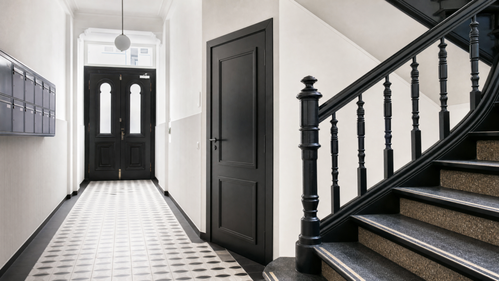 Hausverwaltung Renovierung Berlin - Renoviertes Treppenhaus