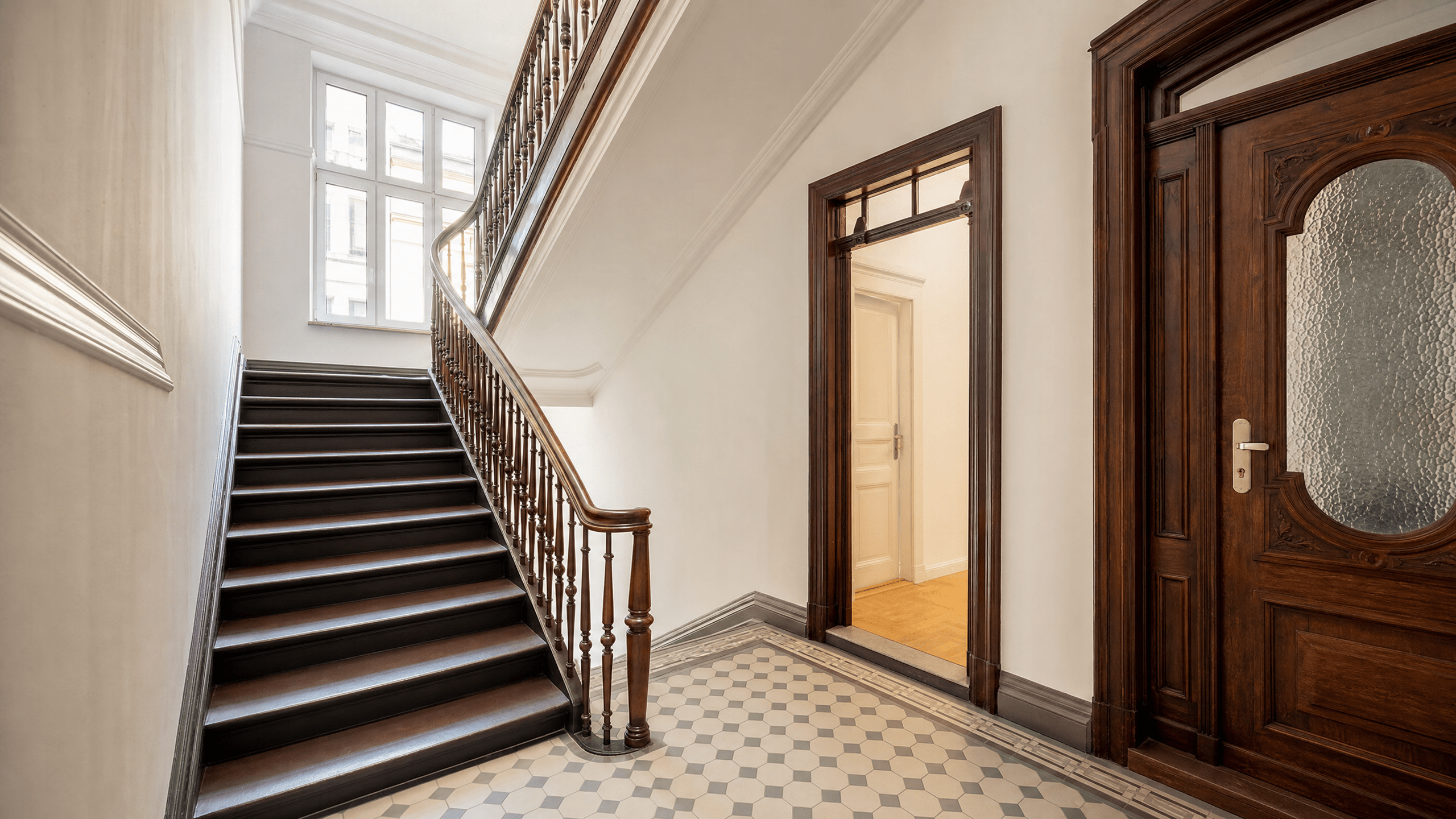 Treppenhaussanierung Berlin - Renoviertes Berliner Treppenhaus