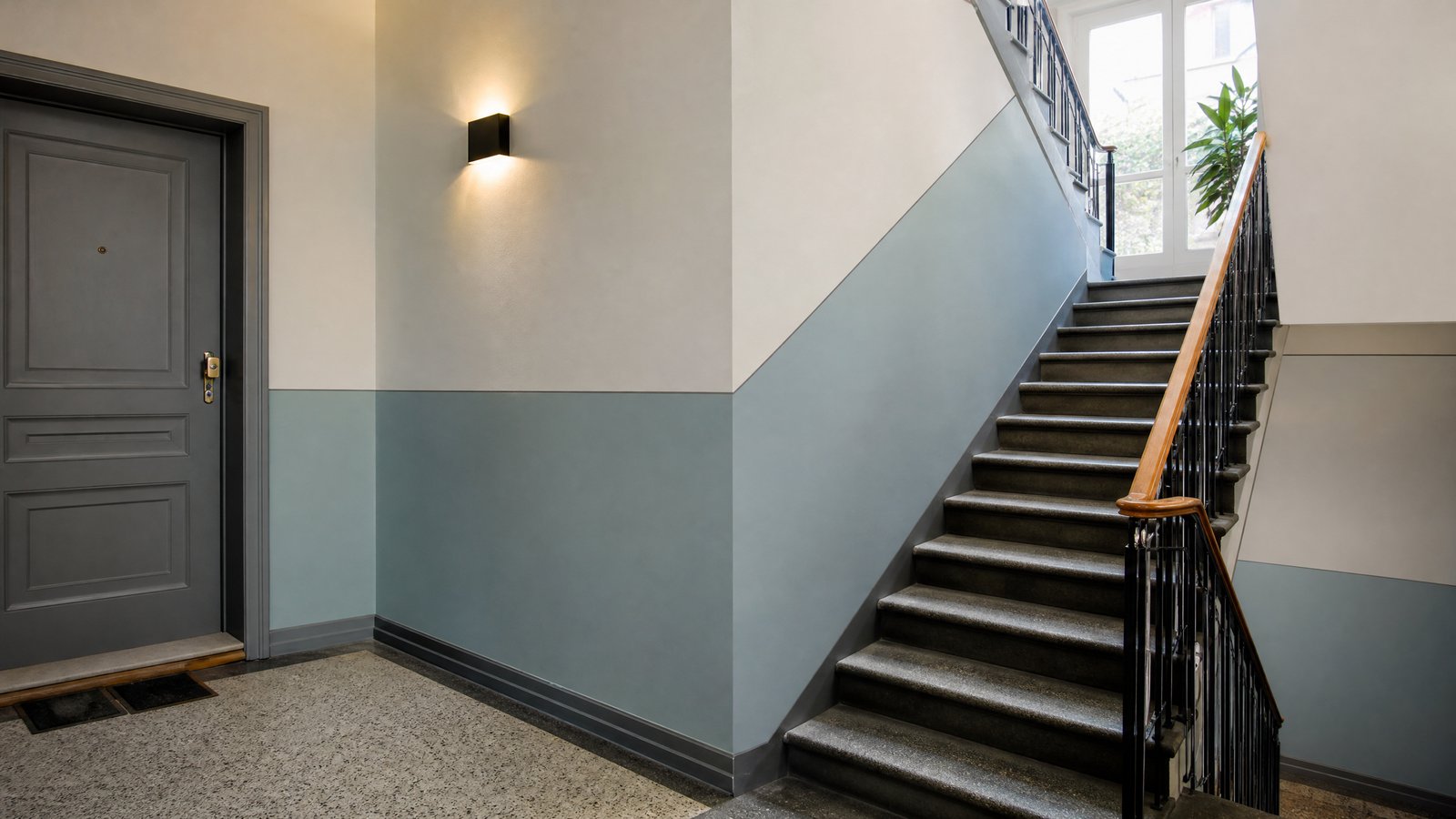 Illustration zu: Brandschutz im Treppenhaus: Eine unverzichtbare Notwendigkeit (Baustoffklasse B1) - Treppenhausrenovierung in Mehrfamilienhäusern: Die Visitenkarte Ihrer WEG